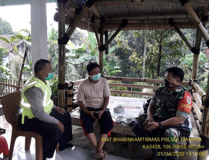 Sambang Desa Binaan, Bhabinkamtibmas Polsek Ciampea Imbau Pencegahan Virus Corona Kepada Warga