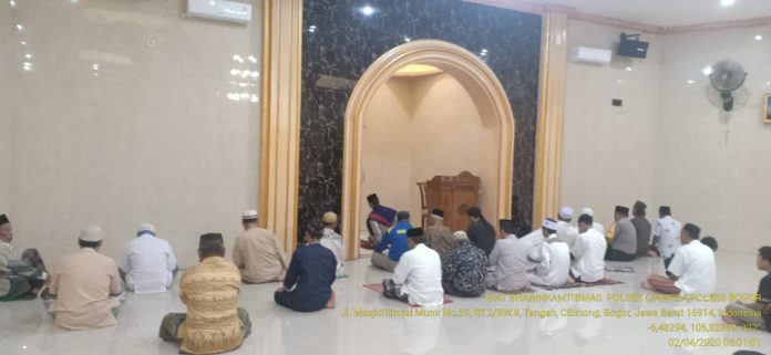 Istiqomahnya Bhabinkamtibmas Polsek Ciampea, nampak sholat subuh berjamaah dengan masyarakat