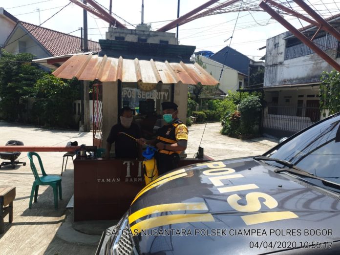 Patroli Polsek Ciampea Polres Bogor Ingatkan Bahaya Corona