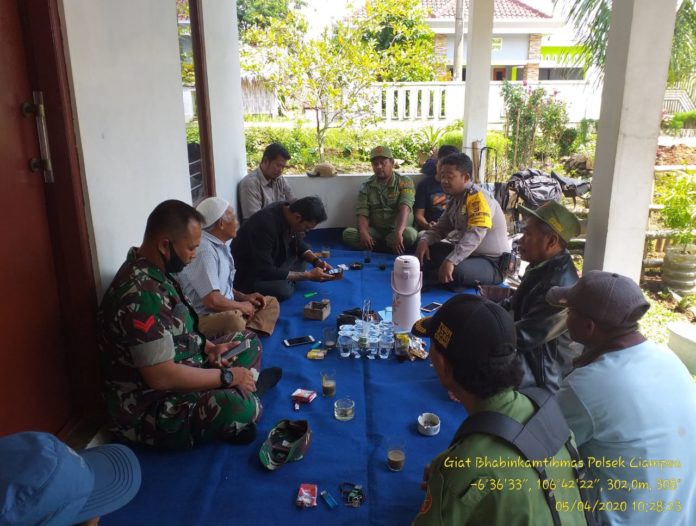 Bhabinkamtibmas Polsek Ciampea Polresta Bogor Cegah Virus Corona (Covid-19).
