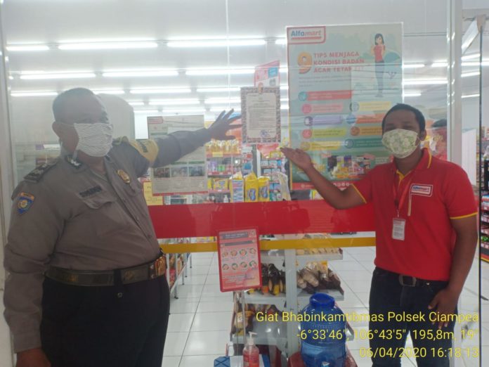 Bhabinkamtibmas Polsek Ciampea Polres Bogor Sosialisasikan Maklumat Kapolri Ke Desa-Desa