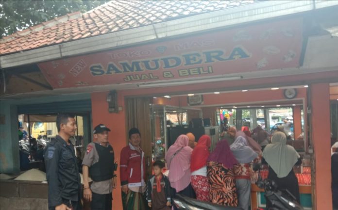PERSONIL POLSEK CIAMPEA LAKSANAKAN PATROLI DIALOGIS SEKALIGUS MEMBERIKAN HIMBAUAN DAN PENGETAHUAN TENTANG PENYEBARAN VIRUS CORONA