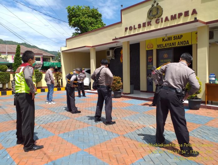 Kapolsek Ciampea Polres Bogor Pimpin Apel Pagi dan dilanjutkan senam AW3S untuk menjaga kebugaran serta terhindar dari Virus Corona/Covid-19