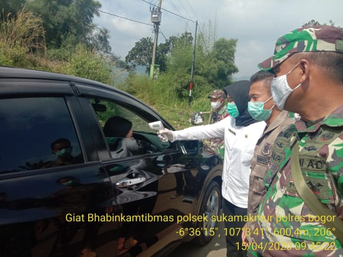 Polsek Sukamakmur Laksanakan Check Point PSBB Hari Pertama Di