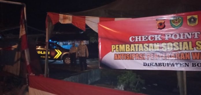 Kanit Sabhara Polsek Ciampea Cek Kesiapan Anggotanya Yang Melaksanakan Pengamanan di Pos Cek Poin Perbatasan