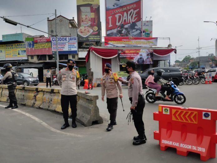 Kunjungan Dansat Brimob Jabar ke pos chek point cibinong