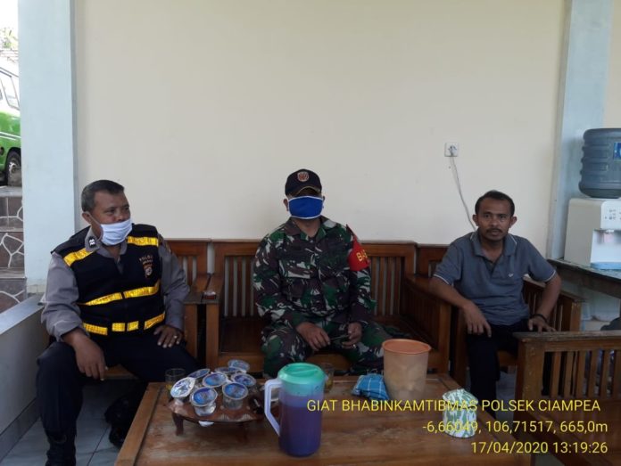 Antisipasi Penyebaran Corona, Bhabinkamtibmas Polsek Ciampea Sambang Pemukiman Desa Gunung Malang