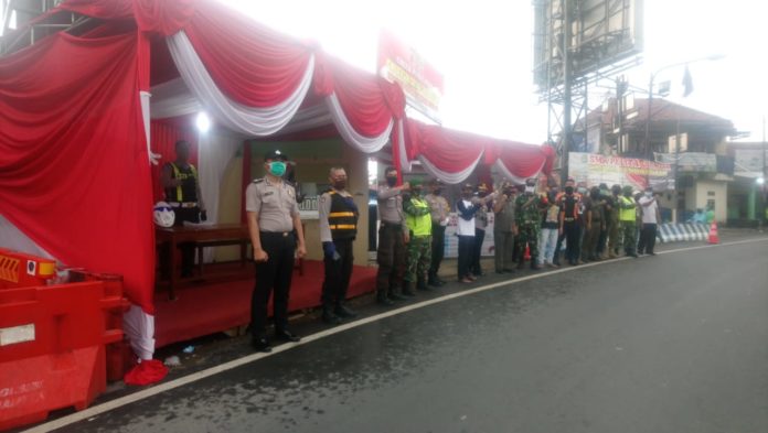 Kapolsek Ciampea, Polres Bogor, Lakukan Cek Pos Pantau PSBB