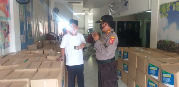 Mengecek dan monitoring bantuan gubernur jawa barat di kantor pos jalan tegar beriman kelurahan pakan sariWhatsApp Image 2020-04-17 at 11.45.07 Mengecek dan monitoring bantuan gubernur jawa barat di kantor pos jalan tegar beriman kelurahan pakan sari