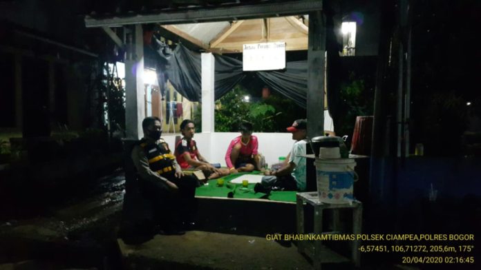Bhabinkamtibmas Polsek Ciampea Kontrol Pos Kamling Binaannya