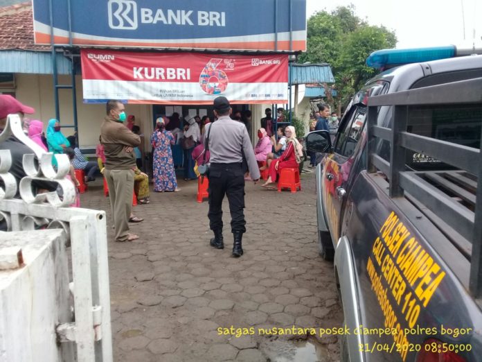 Giat Patroli Polsek Ciampea Berikan Himbauan Pencegahan Virus Corona