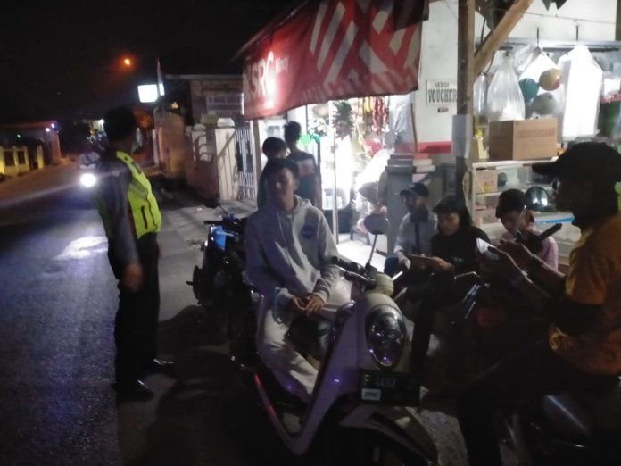 Dalam Penanganan Penyebaran Virus Corona Polsek Ciampea Melaksanakan Kegiatan Patroli Dialogis