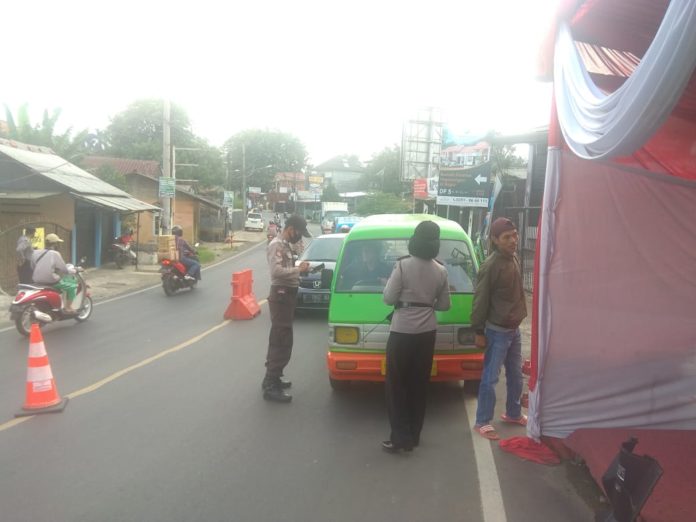 PSBB Polsek Ciampea, Polres Bogor, Warga Dihimbau Patuhi Kebijakan Pemerintah Tekan Covid-19