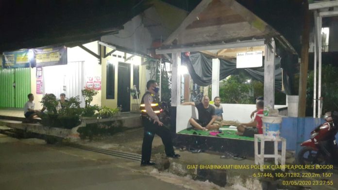 Upaya Patroli Poskamling Bhabinkamtibmas Polsek Ciampea Dalam Cegah Penyebaran Covid 19