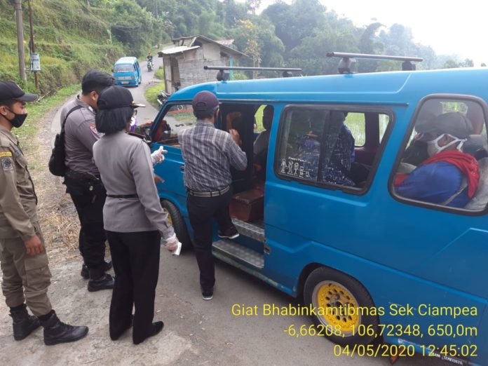 Kapolsek Ciampea Sambangi Pos Check Point Perbatasan Tenjolaya – Tamansari