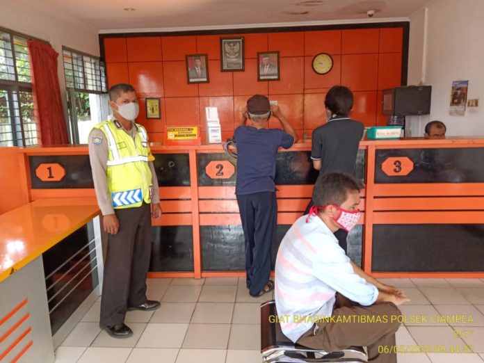 Patroli Polsek Ciampea Ke Kantor Pos Tetap Jaga Jarak Dan Jangan Lupa Pakai Masker