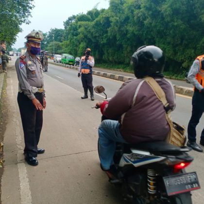 Giat PSBB Polsek Kemang Di Pos Check Point Pondok Udik Himbau