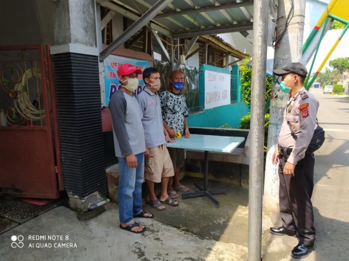 Polsek Ciampea Gelar Patroli Himbau Pemuda Gunakan Masker Antisipasi Penularan Virus Covid 19
