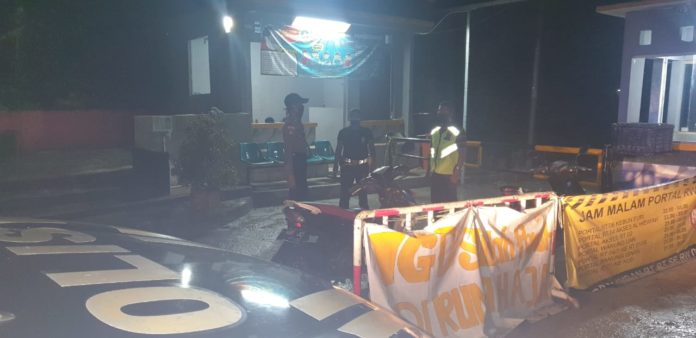 Patroli Polsek Ciampea, Polres Bogor, Ingatkan Warga, Tingkatkan Giat Siskamling Ditengah Pandemi Covid-19