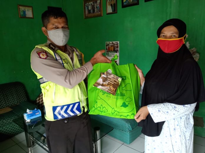 Polsek Ciampea Berikan Bantuan Sembako pada Masyarakat