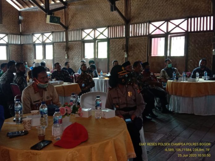 Kapolsek Ciampea Hadiri Reses Anggota DPRD Kab. Bogor.