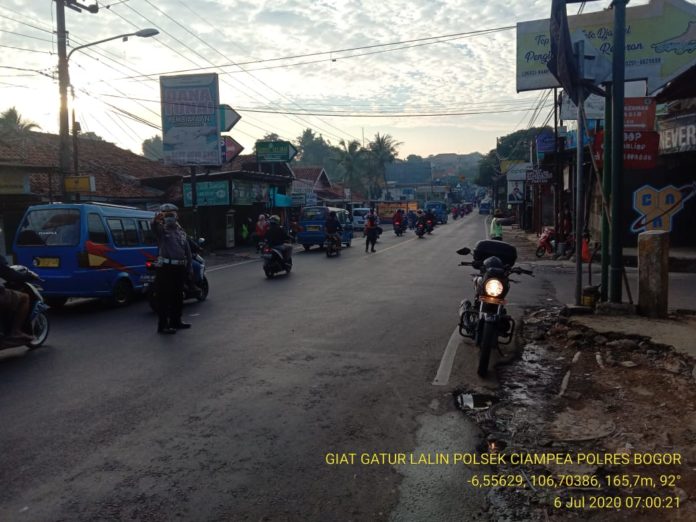 Polsek Ciampea Giat Gatur Lalin Wujud Pelayanan Polri.