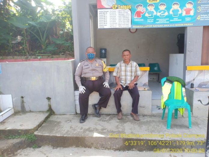Jalin Kedekatan dengan Masyarakat, Bhabinkamtibmas Polsek Ciampea Sambang Desa Binaan.