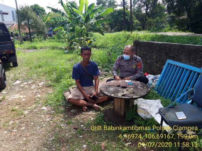 Bhabinkamtibmas Polsek Ciampea Sambang Warga Masyarakat Himbau Kamtibmas.
