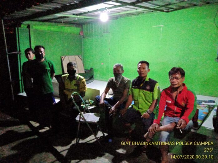 Sambang Kamtibmas Dalam Bangun Siskamling Oleh Bhabinkamtibmas Polsek Ciampea.