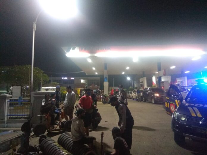 Anggota Polsek Ciampea Dan Koramil 2114 Ciampea Giat Patroli Gabungan di SPBU Cibanteng.