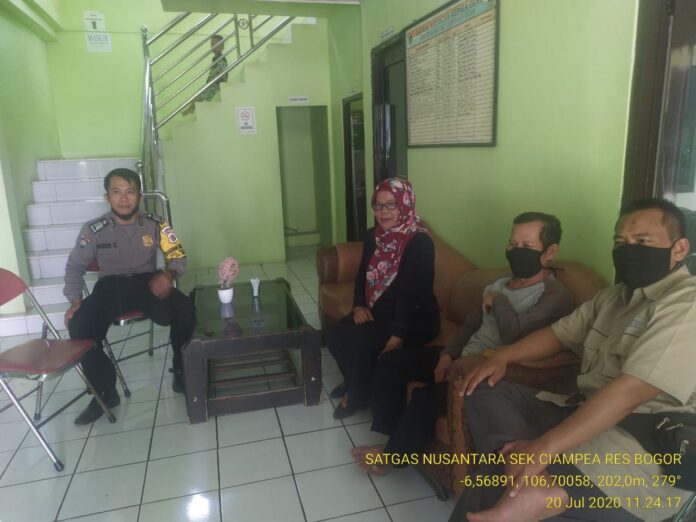 Jalin Silaturahmi Dengan Aparat Desa Bhabinkamtibmas Polsek Ciampea.