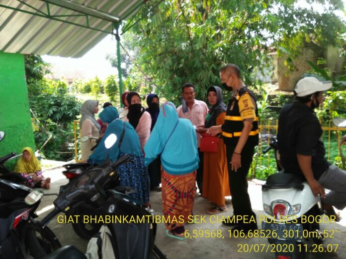 Monitoring Validasi penambahan PKH Oleh Bhabinkamtibmas Polsek Ciampea Bersama Babinsa.