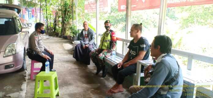 Jaga Silaturahmi Dan Hubungan Baik Dengan Warga, Bhabinkamtibmas Polsek Ciampea Tingkatkan Patroli Dan Sambang.