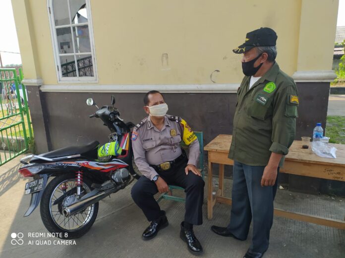 Sambang Bhabinkamtibmas Polsek Ciampea Imbau Warga Tentang Pencegahan Covid-19.