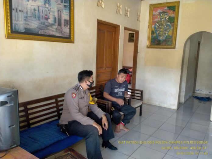 Pererat Silaturahmi, Bhabinkamtibmas Polsek Ciampea Sambang Warga.