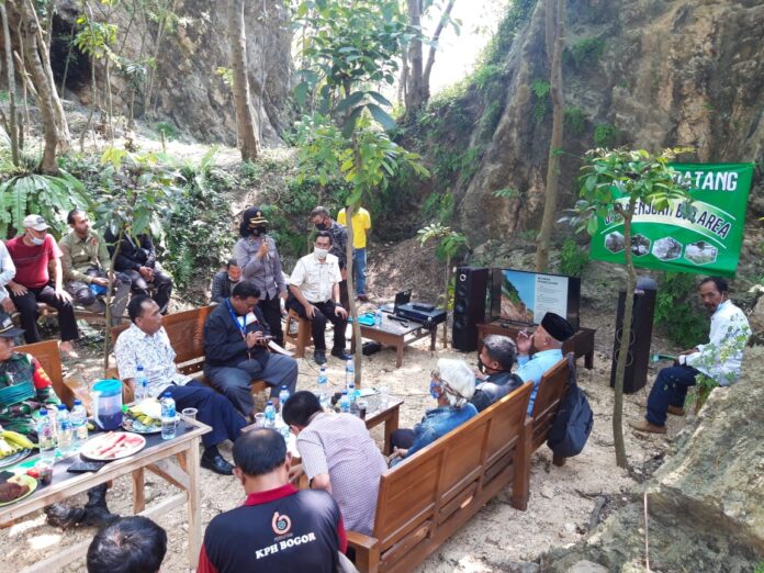 Kapolsek Ciampea Menghadiri Giat Riung Mungpulung penataan Gunung Cibodas Kecamatan Ciampea.