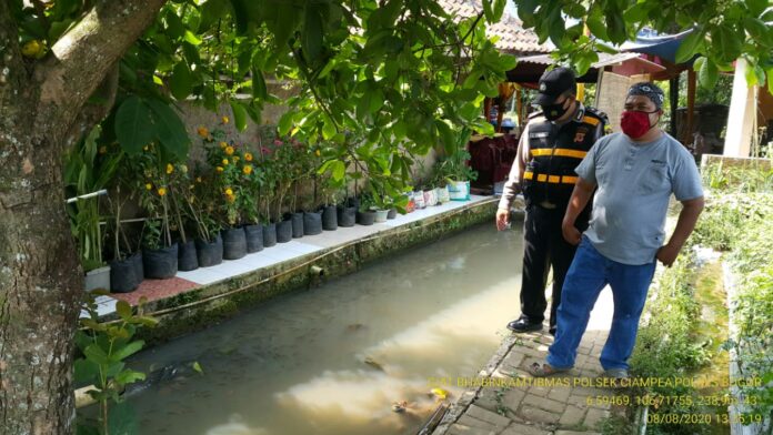 Bhabinkamtibmas Polsek Ciampea Kontrol Kampung Tangguh Tohaga Lodaya.