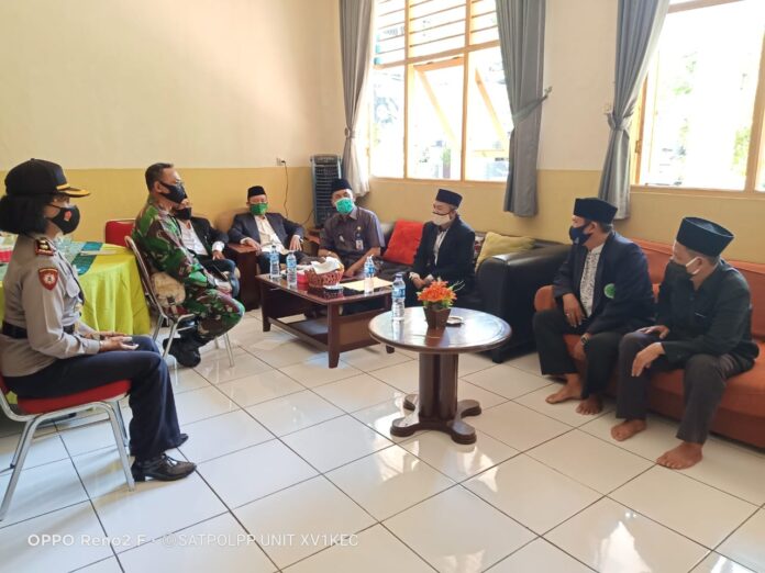 Kapolsek Ciampea Giat Sambang Dengan Ketua MUI Kecamatan.