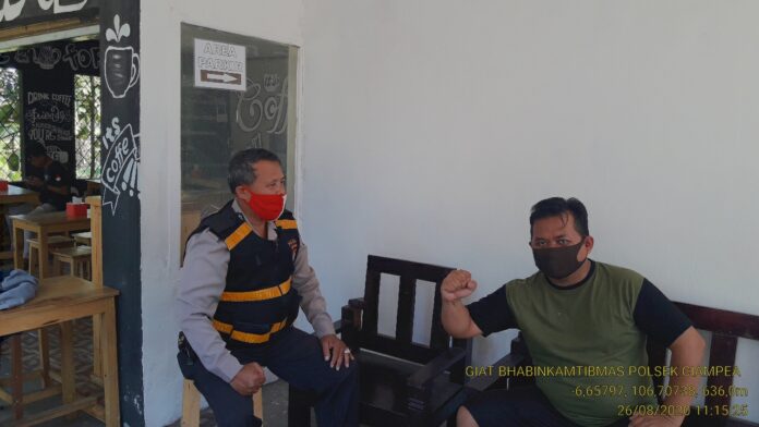 Bhabinkamtibmas Polsek Ciampea Dialogis Dan Sambang Warga Desa Binaan.