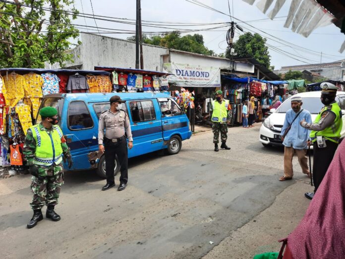 Cegah Penyebaran Covid-19, Polsek Ciampea Gelar Operasi Yustisi Secara Mobile.