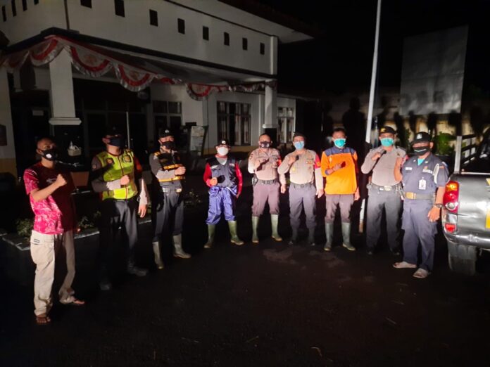 Pasca Puting Beliung Dan Hujan Es, Polsek Ciampea Dan Warga Masyarakat Bekerja Bakti.